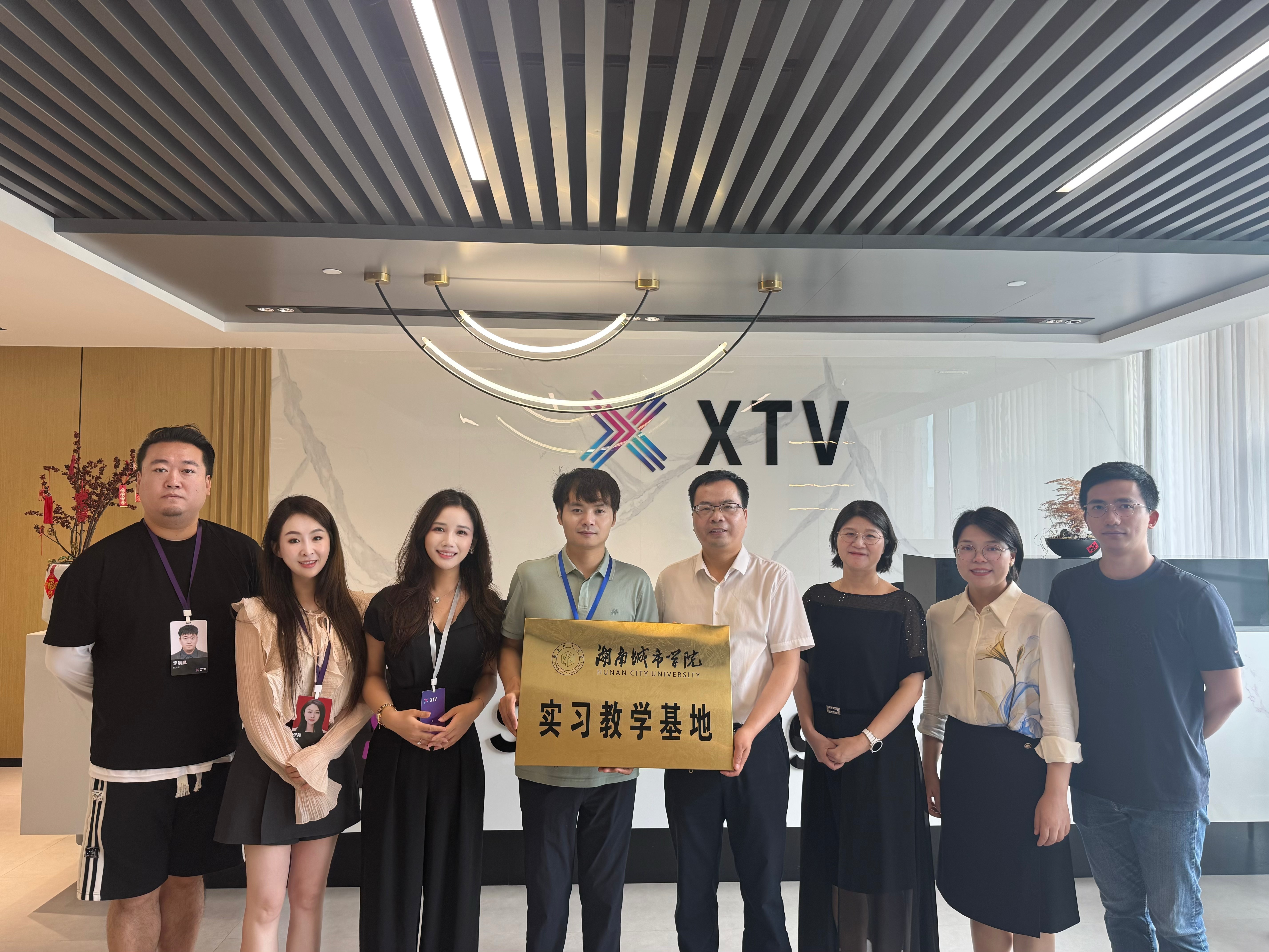 湖南城市学院袁志成副书记带队赴湖南众笑文化传媒4.jpg